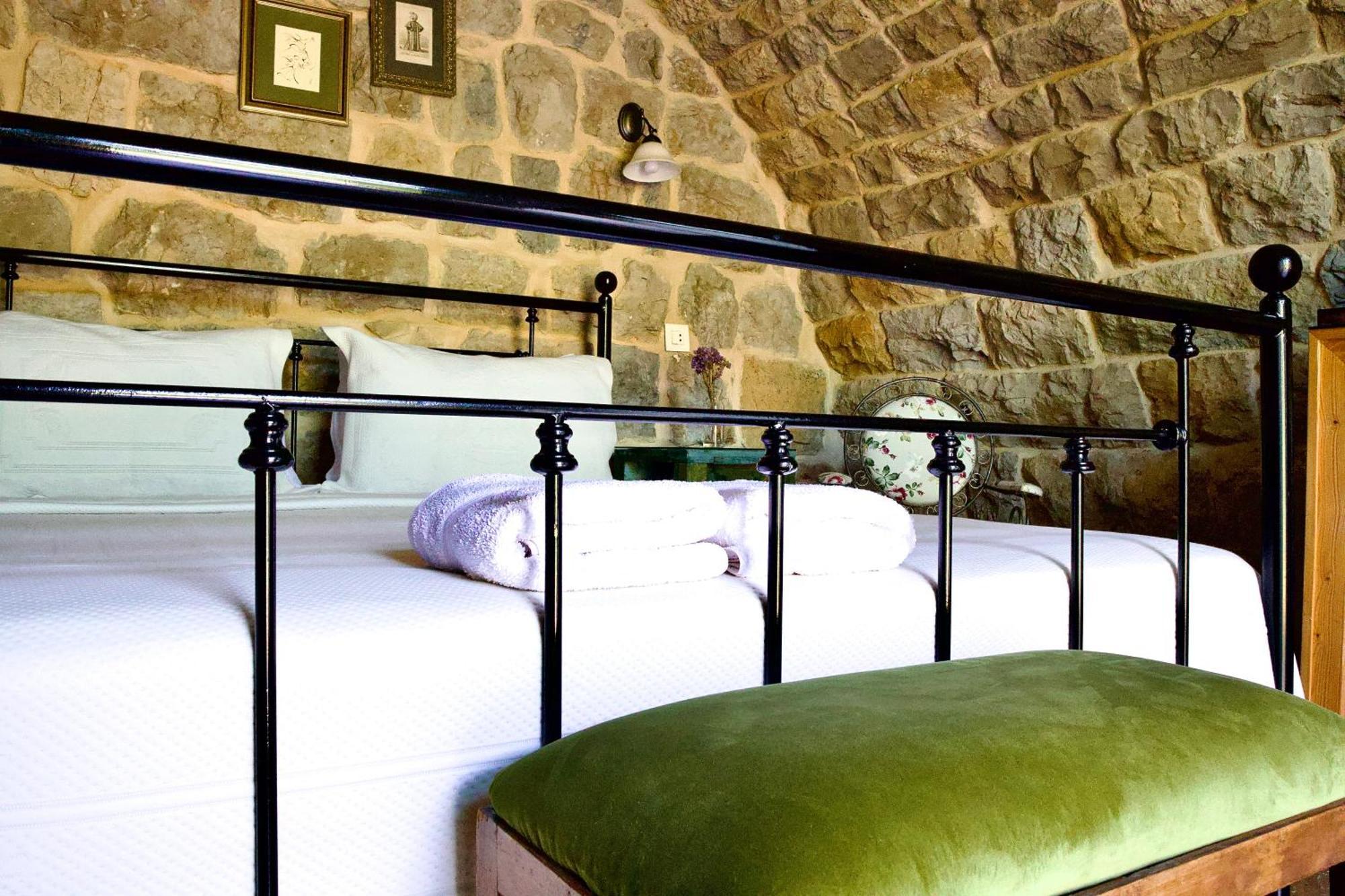 Stone Cellars Hotell Douma Exteriör bild