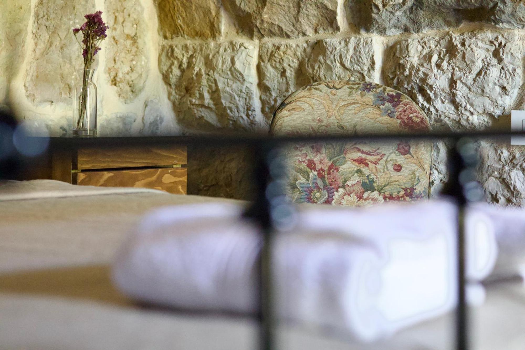 Stone Cellars Hotell Douma Exteriör bild