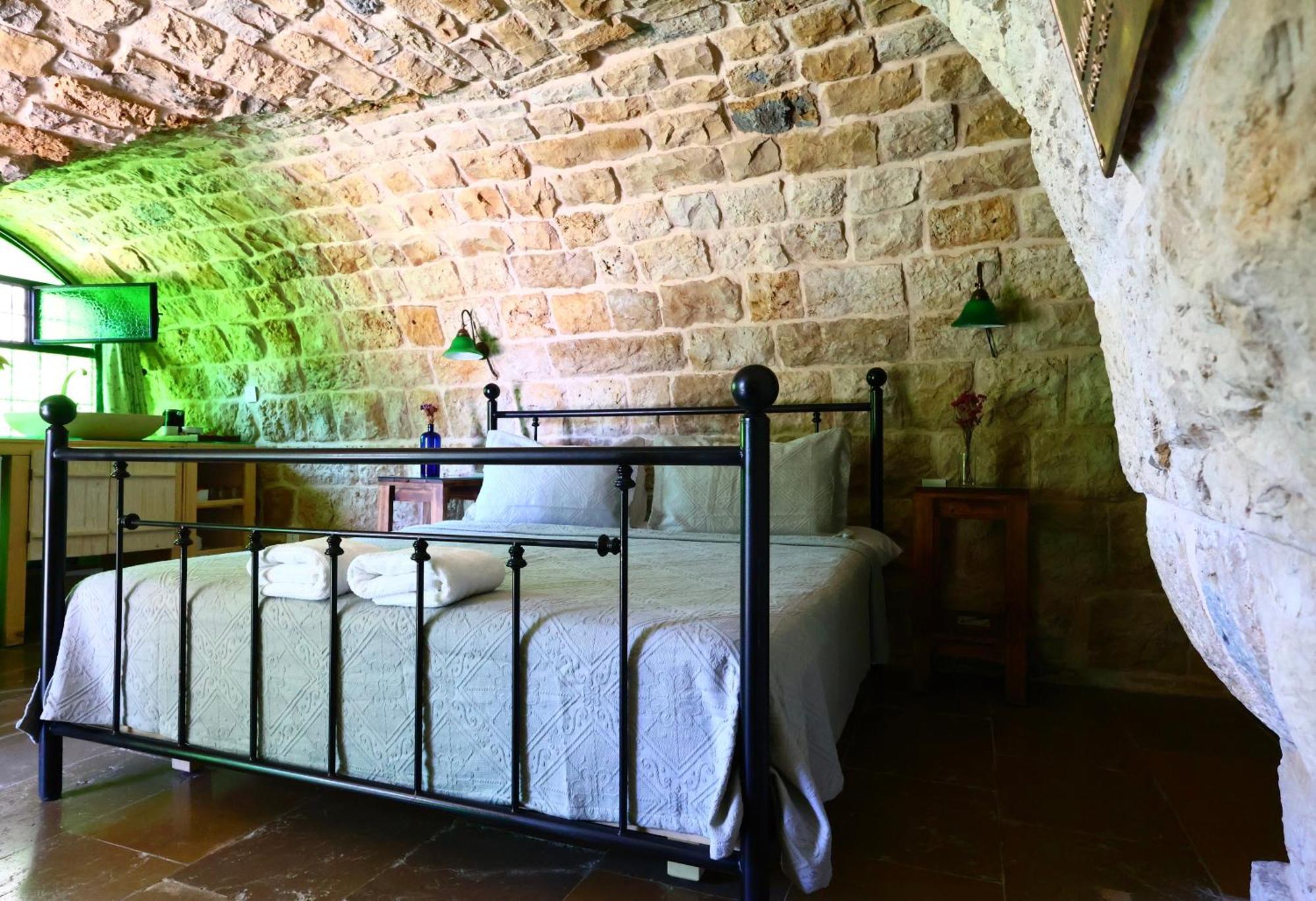 Stone Cellars Hotell Douma Exteriör bild