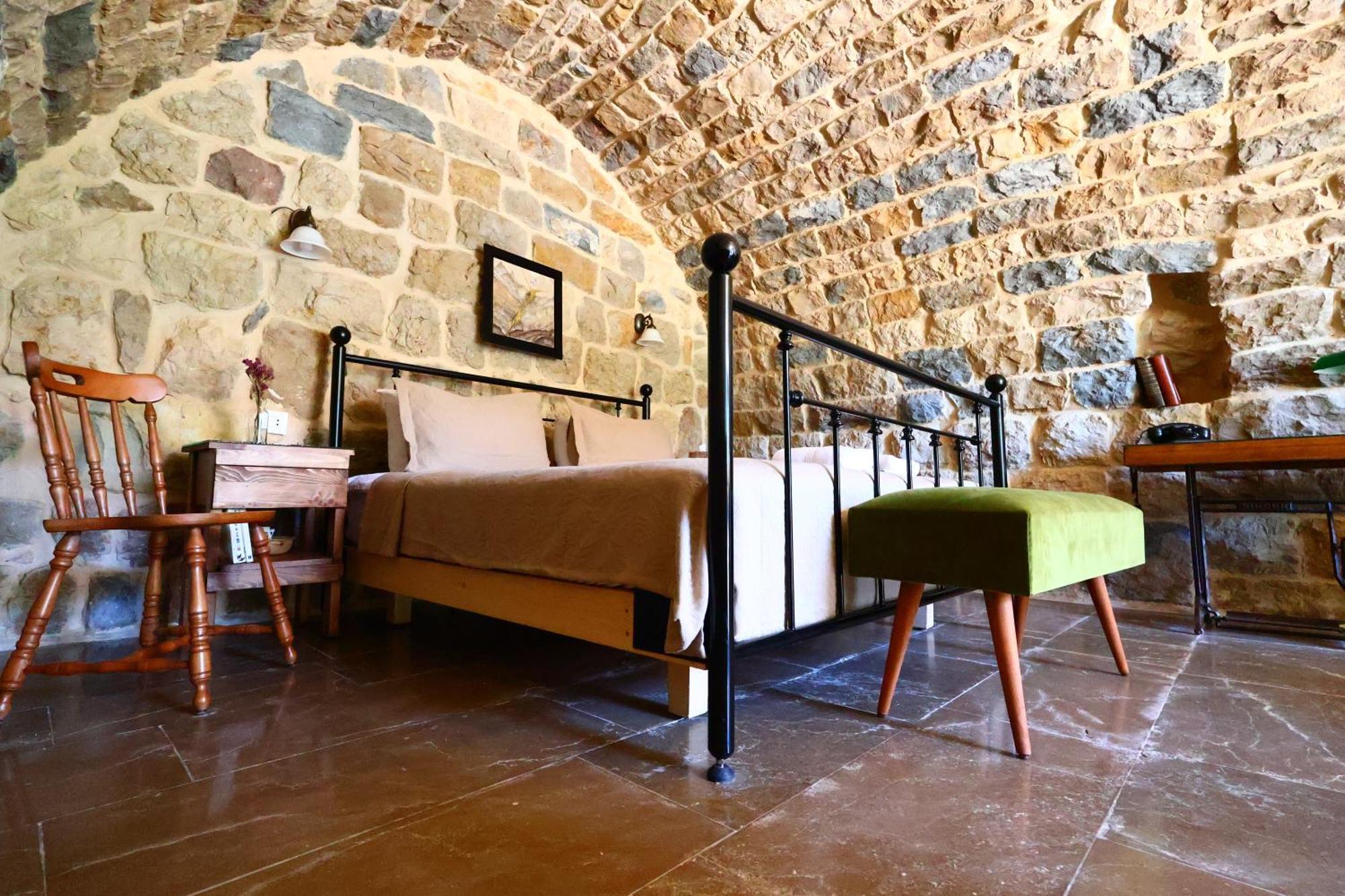 Stone Cellars Hotell Douma Exteriör bild